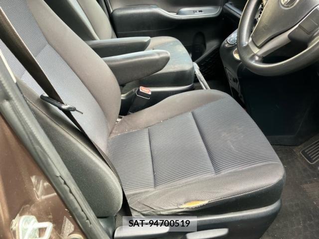 Toyota NOAH 2015-10 8100848-16