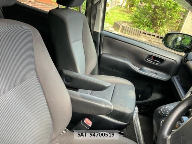 Toyota NOAH 2015-10 8100848-17