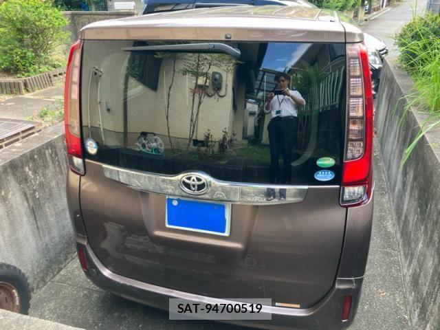 Toyota NOAH 2015-10 8100848-4
