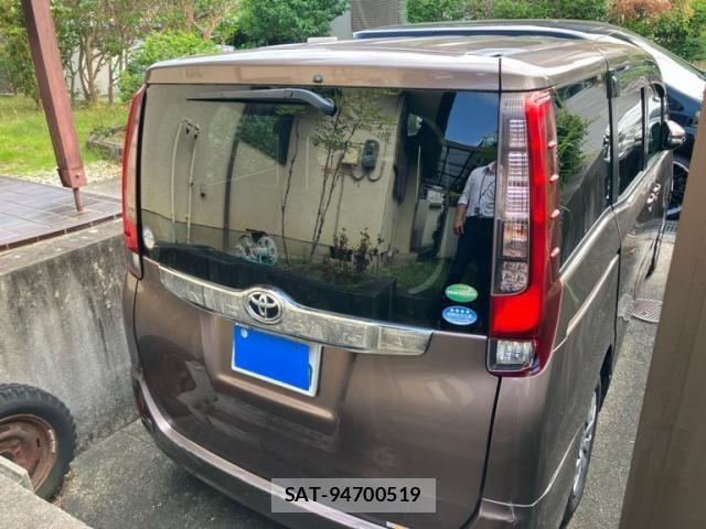 Toyota NOAH 2015-10 8100848-5