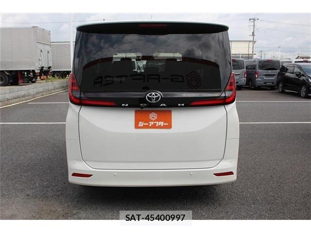 Toyota NOAH 2025-05 8100834-12