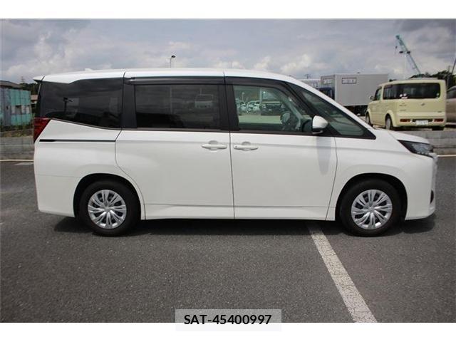 Toyota NOAH 2025-05 8100834-14