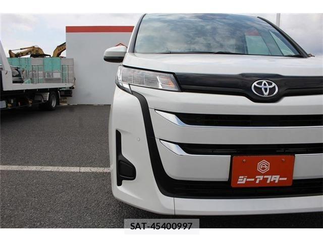 Toyota NOAH 2025-05 8100834-24