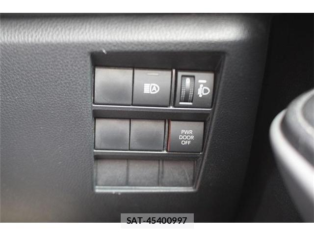 Toyota NOAH 2025-05 8100834-6