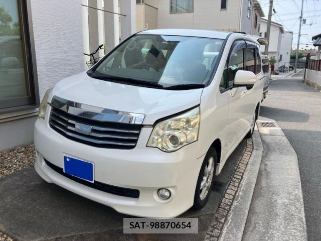 Toyota NOAH 2010-07 8100849-0