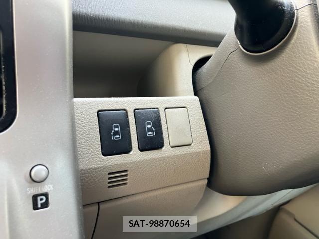 Toyota NOAH 2010-07 8100849-17