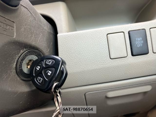 Toyota NOAH 2010-07 8100849-18