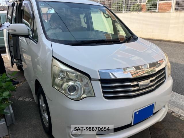 Toyota NOAH 2010-07 8100849-1