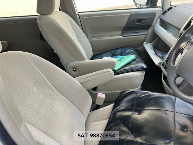 Toyota NOAH 2010-07 8100849-8