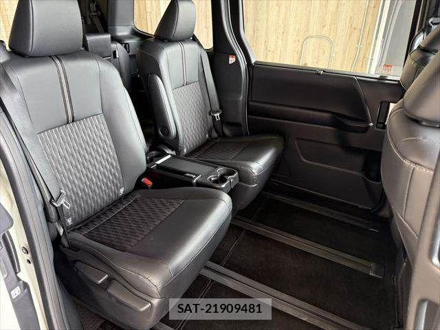 Toyota NOAH 2024-07 8100830-9