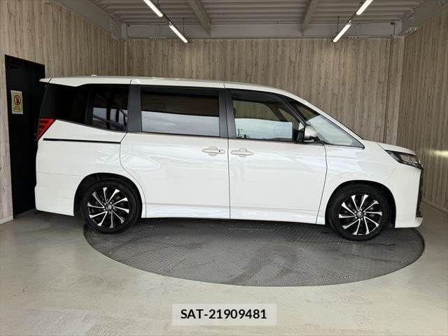 Toyota NOAH 2024-07 8100830-18
