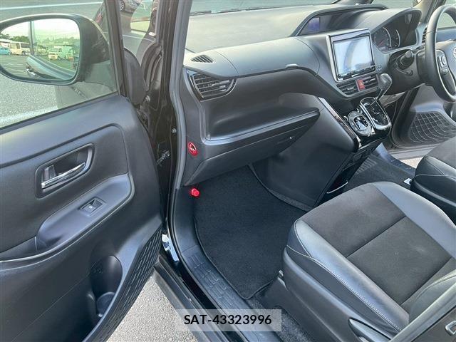 Toyota NOAH 2017-02 8100844-12