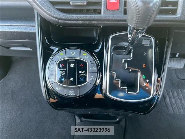 Toyota NOAH 2017-02 8100844-16