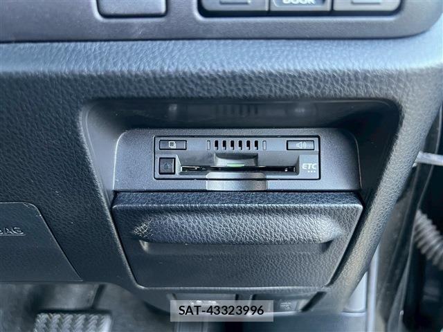 Toyota NOAH 2017-02 8100844-18