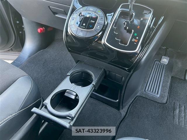 Toyota NOAH 2017-02 8100844-20
