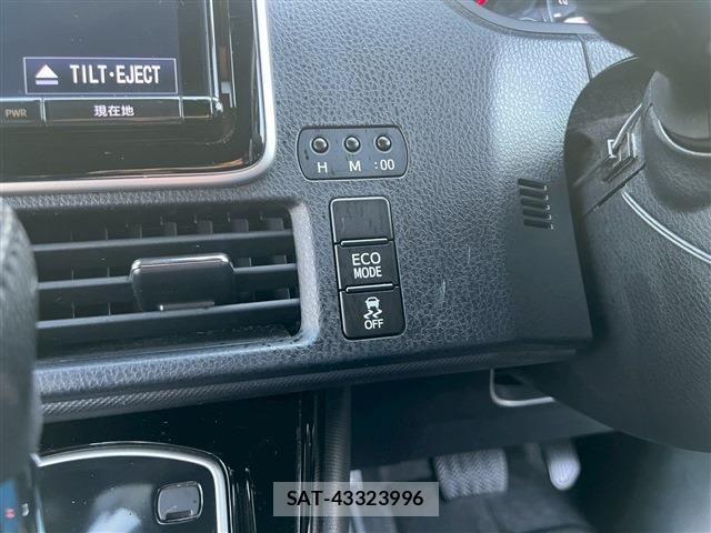Toyota NOAH 2017-02 8100844-21