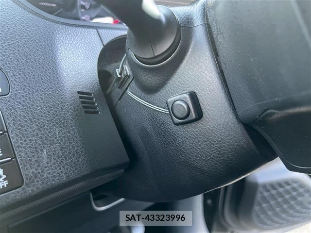 Toyota NOAH 2017-02 8100844-22