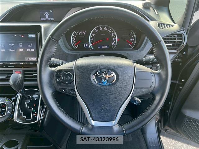 Toyota NOAH 2017-02 8100844-23