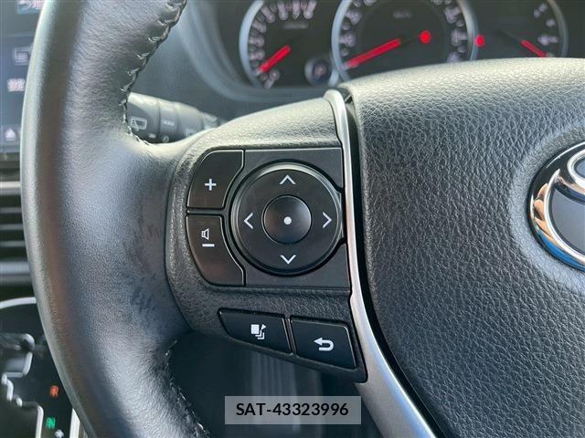 Toyota NOAH 2017-02 8100844-24