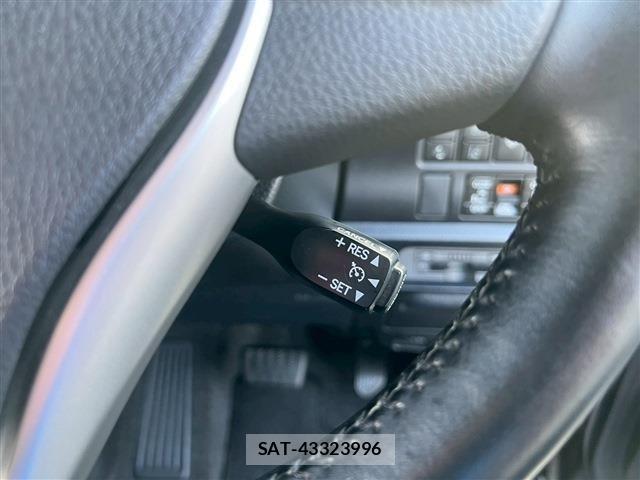 Toyota NOAH 2017-02 8100844-25