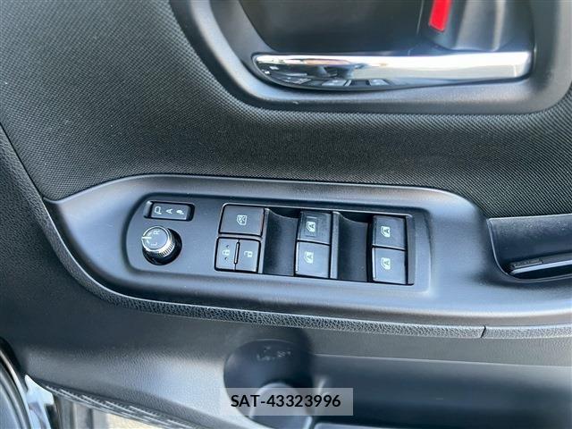 Toyota NOAH 2017-02 8100844-27