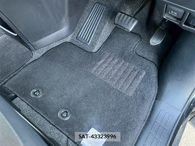 Toyota NOAH 2017-02 8100844-28