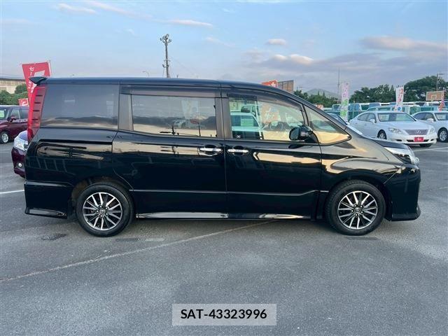 Toyota NOAH 2017-02 8100844-4