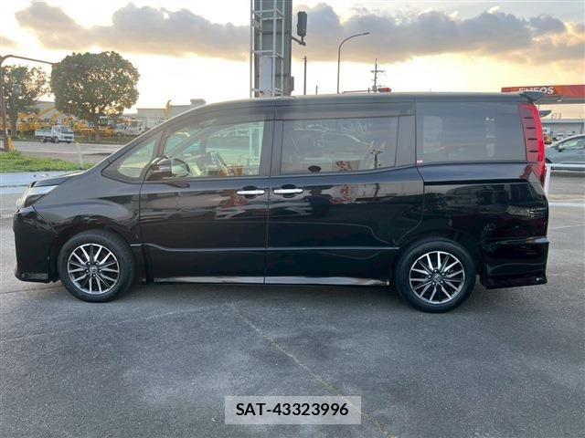 Toyota NOAH 2017-02 8100844-8