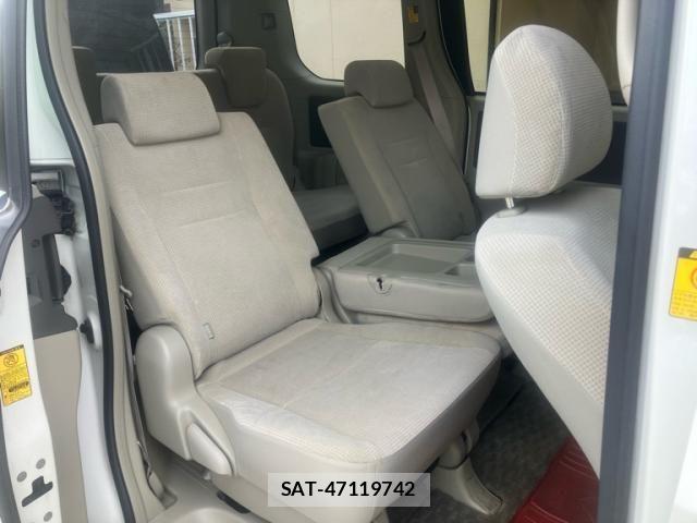 Toyota NOAH 2010-03 8100847-9