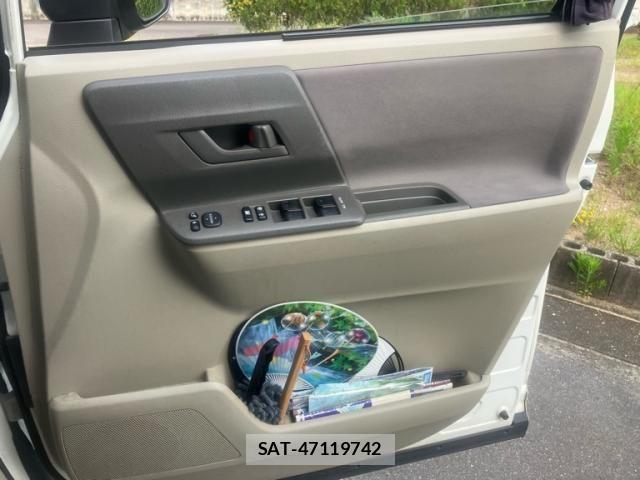 Toyota NOAH 2010-03 8100847-11
