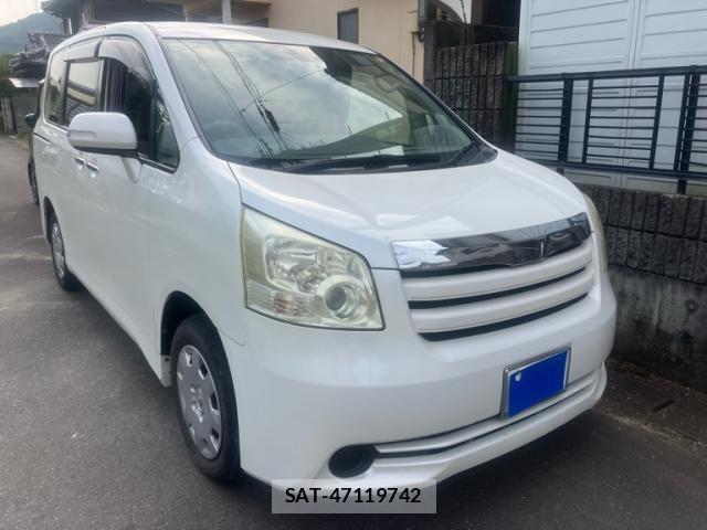 Toyota NOAH 2010-03 8100847-1