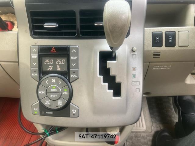 Toyota NOAH 2010-03 8100847-19