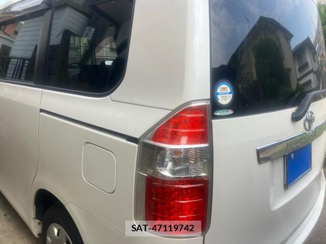 Toyota NOAH 2010-03 8100847-3