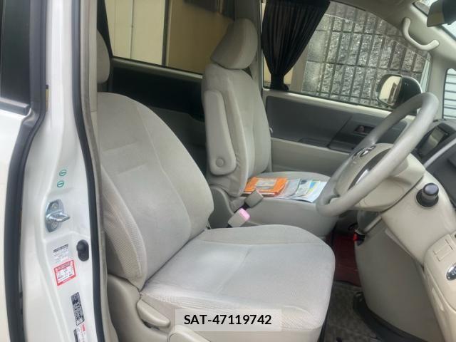 Toyota NOAH 2010-03 8100847-6