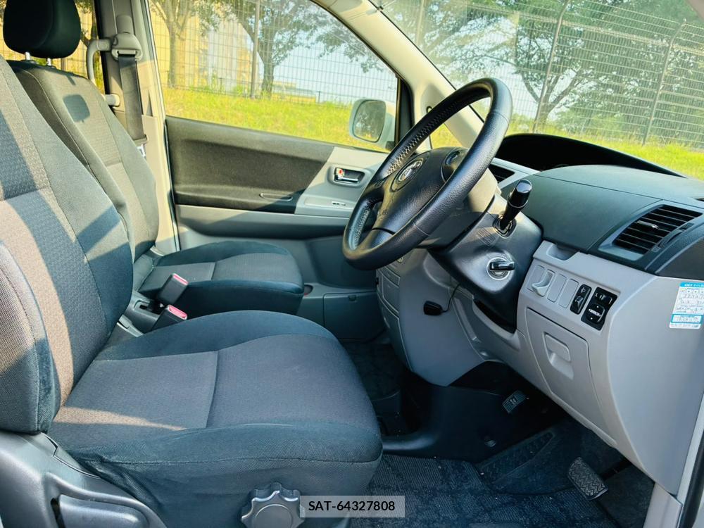 Toyota NOAH 2005-06 7878428-11