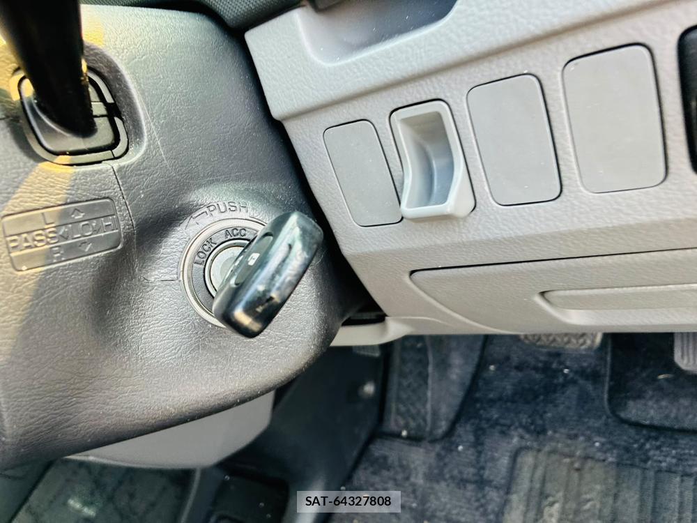 Toyota NOAH 2005-06 7878428-16