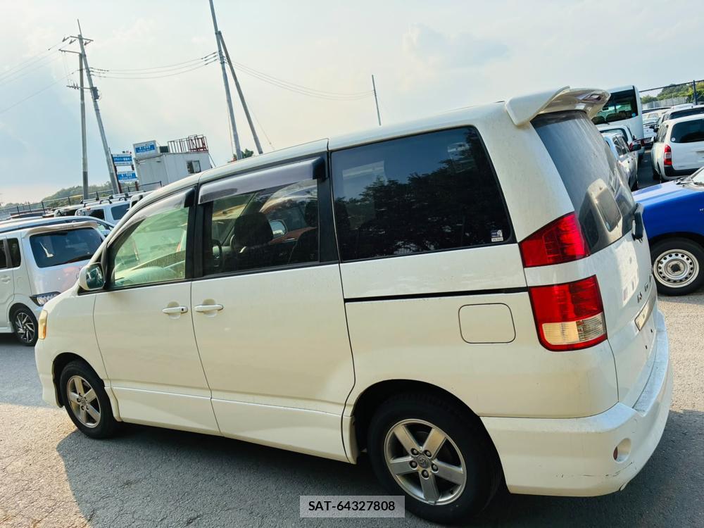 Toyota NOAH 2005-06 7878428-1