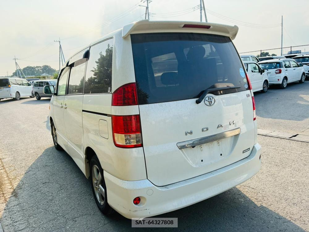 Toyota NOAH 2005-06 7878428-2