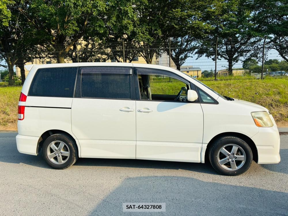 Toyota NOAH 2005-06 7878428-5