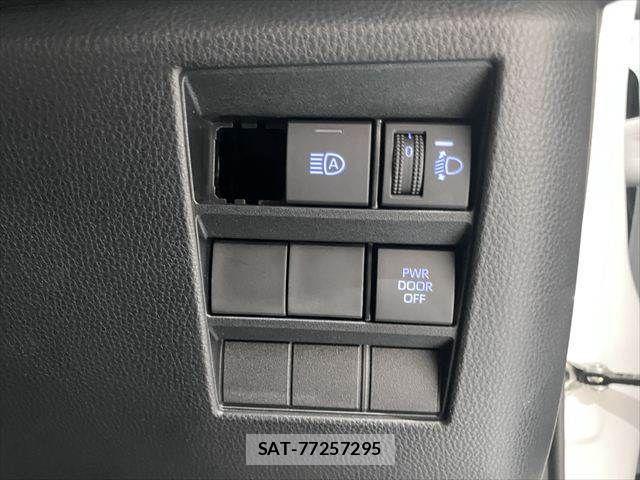 Toyota NOAH 2024-05 8131608-10