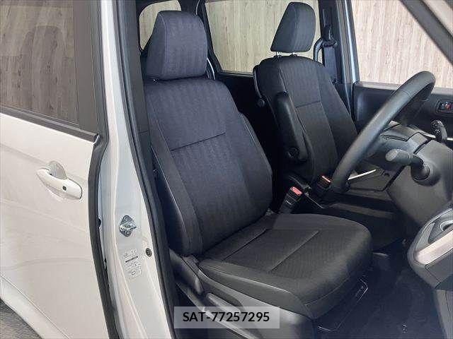 Toyota NOAH 2024-05 8131608-11