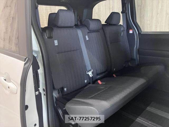 Toyota NOAH 2024-05 8131608-12