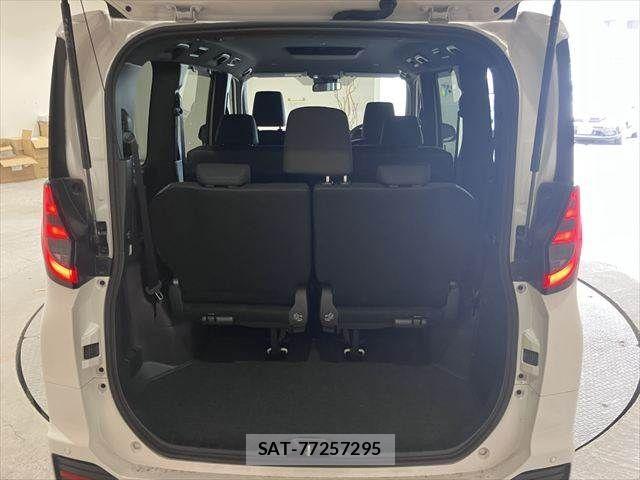 Toyota NOAH 2024-05 8131608-14