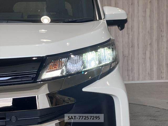 Toyota NOAH 2024-05 8131608-18
