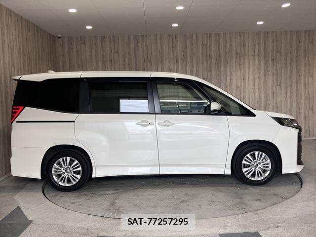 Toyota NOAH 2024-05 8131608-23
