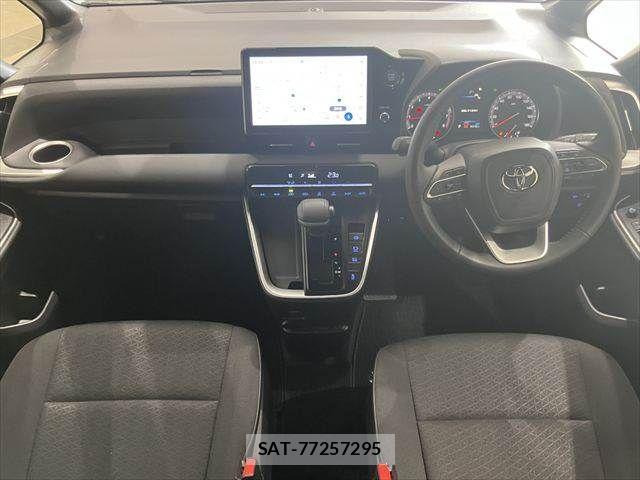 Toyota NOAH 2024-05 8131608-2