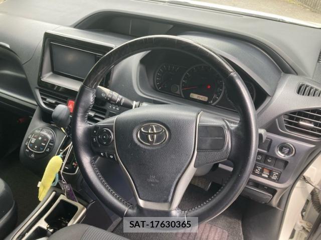 Toyota NOAH 2015-01 8131625-14