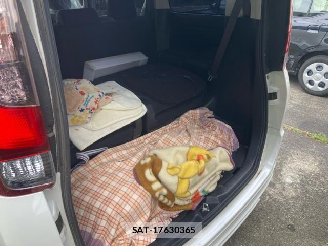 Toyota NOAH 2015-01 8131625-20