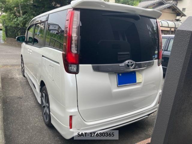 Toyota NOAH 2015-01 8131625-3