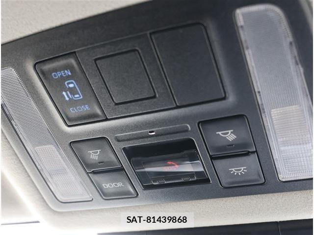 Toyota NOAH 2023-06 8131618-10
